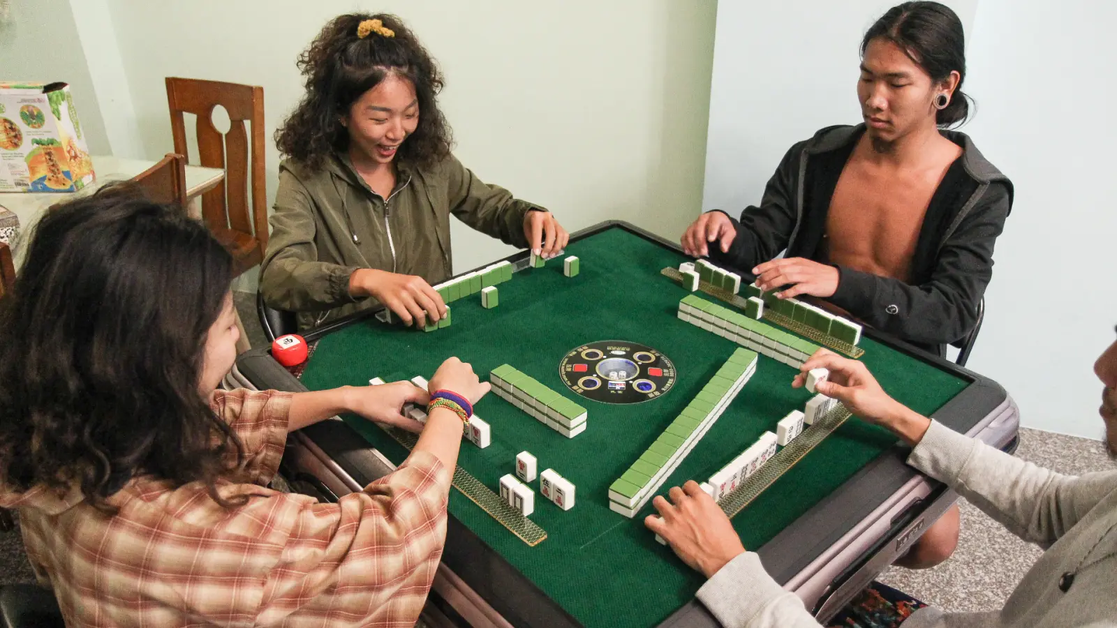 旅客在獨立麻將室打麻將